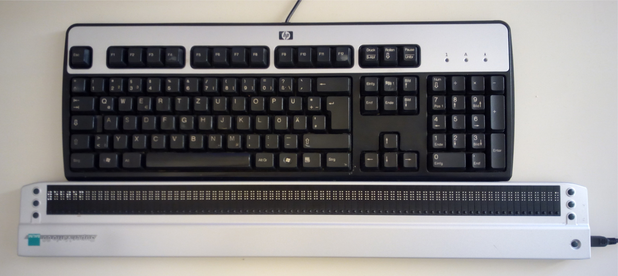 QWERTZ-Tastatur-Braillezeile.jpg